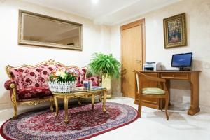 TV a/nebo společenská místnost v ubytování Optima Collection Podil Plaza