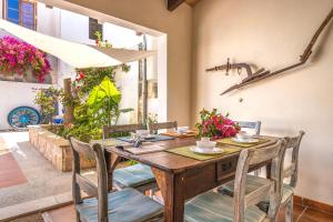 a wooden table and chairs in a patio with flowers at Ca Sa Cristeta de Sescola in Sa Pobla