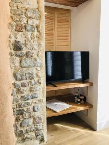 TV a/nebo společenská místnost v ubytování Le Salon de l'Isle