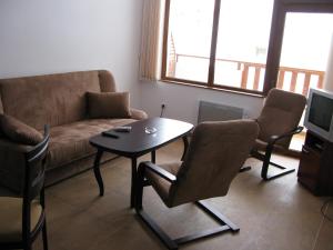 Posezení v ubytování Krasi Apartments in Zornitsa Complex