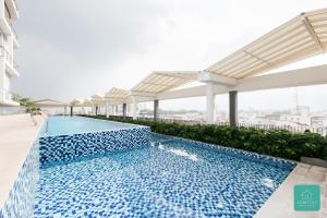 Bazén v ubytování Jomstay Octagon Duplex Penthouse Ipoh Town nebo v jeho okolí