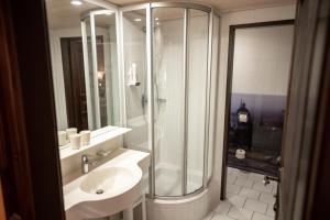Vannituba majutusasutuses Altstadt Hotel Stadtkrug