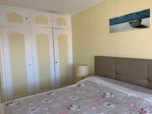 a bedroom with a bed and some white cabinets at Rue Roland Garros in Fréjus