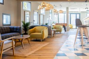 Posezení v ubytování Kyriad Bordeaux Nord Sainte Eulalie