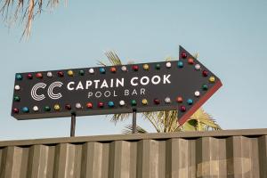 ein Schild für die c-carlin-Poolbar in der Unterkunft Cook's Club Alanya - Adult Only 12 in Alanya