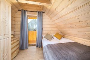 Giường trong phòng chung tại Osada Zagrody Dzianisz +48 ảnh