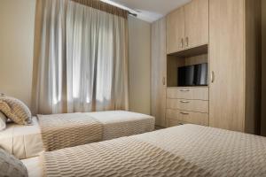 A bed or beds in a room at Serenity Home