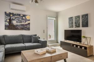 A seating area at Serenity Home