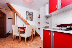 Кухня или мини-кухня в Rooms Barbieri Rovinj
