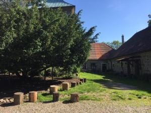 Vonkajšia záhrada v ubytovaní Hájovna hradu Houska