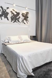 A bed or beds in a room at Encarnacion modern & luxury