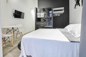 A bed or beds in a room at Encarnacion modern & luxury