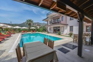 Bazén v ubytování Gocek Arion Hotel nebo v jeho okolí