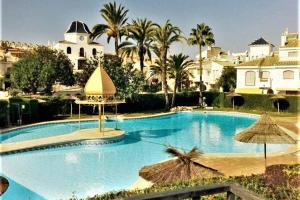 The swimming pool at or close to Townhouse with bbq and pools - Costa Hispania