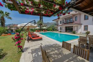 Bazén v ubytování Gocek Arion Hotel nebo v jeho okolí