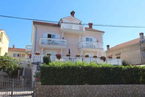 Fotografia z galérie ubytovania Two-Bedroom Apartment Malinska near Sea 1 v Malinskej