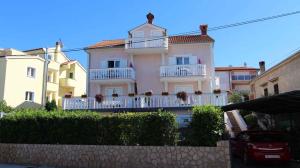 Fotografia z galérie ubytovania Two-Bedroom Apartment Malinska near Sea 1 v Malinskej