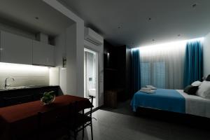 Postel nebo postele na pokoji v ubytování Athena Center Apartments