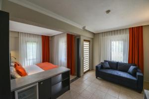 Postel nebo postele na pokoji v ubytování Gocek Arion Hotel