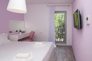 Ένα ή περισσότερα κρεβάτια σε δωμάτιο στο Apartments Dva Galeba