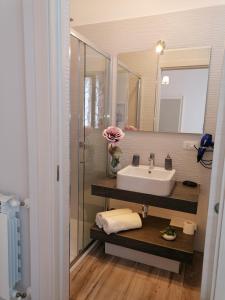 Hotel Antica Cascina Del Golfo的一间浴室