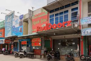 Gallery image of RedDoorz near Plaza Botania 1 Batam in Batam Center