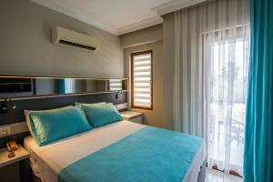 Postel nebo postele na pokoji v ubytování Gocek Arion Hotel
