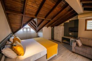 Postel nebo postele na pokoji v ubytování Gocek Arion Hotel