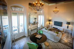 A television and/or entertainment centre at DONDE DUERME EL GUADIANA