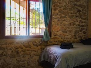 Ένα ή περισσότερα κρεβάτια σε δωμάτιο στο Casa Rural Marineta Casiana - Riópar
