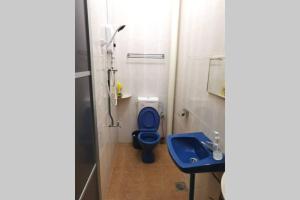 Ένα μπάνιο στο Mersing Fun Beach Home Services +12 φωτογραφίες