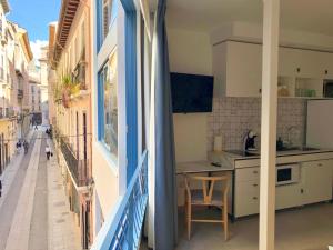 Kuchyň nebo kuchyňský kout v ubytování PATIOdeLUZ - Stylish apartments in Párraga 13
