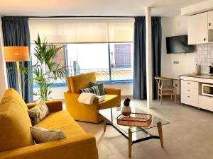 Kuchyň nebo kuchyňský kout v ubytování PATIOdeLUZ - Stylish apartments in Párraga 13