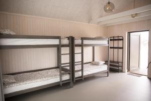 Postel nebo postele na pokoji v ubytování Campsite Ģirti