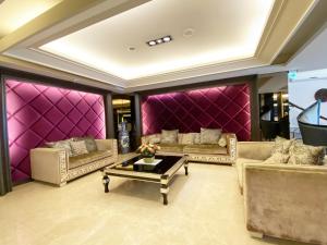 a living room with couches and a table at Felicity Business Hotel in Taichung +47 photos