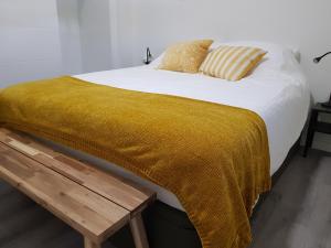 A bed or beds in a room at Central Premium Pool Terrace new Még 29 kép