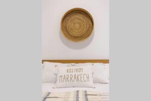 A bed or beds in a room at Pop Art, 2BD ground Central Apartment