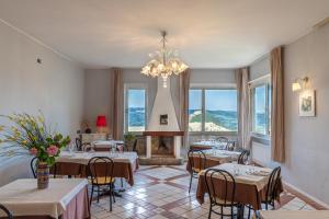 A restaurant or other place to eat at San Leo Albergo Diffuso