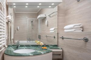 Kupatilo u objektu Valamar Meteor Hotel