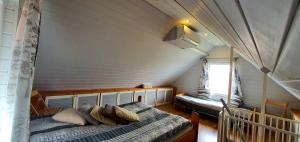 a bedroom with a bed in a attic at Wolnostojący dom na dużym prywatnym terenie -pet friendly- in Lubin