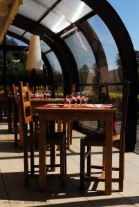 Restaurace v ubytování Les Hirondelles + 27 fotografií