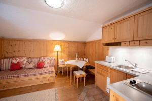 Η κουζίνα ή μικρή κουζίνα στο Haus Leithner - Suiten & Apartments