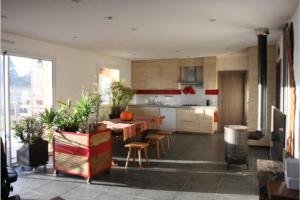 a kitchen with a table and chairs in a room at Maison individuelle avec terrasse proche de Bâle in Schlierbach