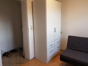 Ruang duduk di Sonniges Dach-Ferienzimmer