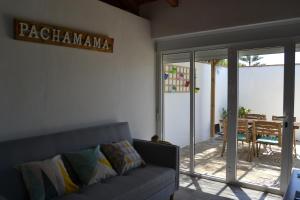 a living room with a couch and a patio at Casa-Estudio Pachamama in Zahora