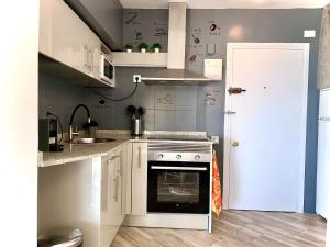 Kuchyň nebo kuchyňský kout v ubytování Apartamento entre dos mares