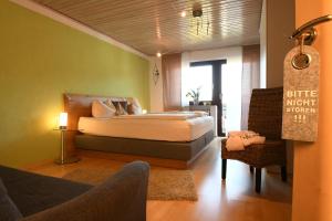Кровать или кровати в номере Haus Margarete & Landhaus Karin