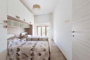 a bedroom with two beds in a room at Villino Vanessa by BarbarHouse in Torre Lapillo