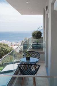 Een balkon of terras bij Blue View Apartments