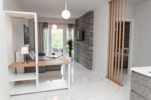 Een keuken of kitchenette bij Blue View Apartments